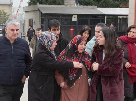 Zeytinburnu'nda Anne ve Kızın Cenazeleri Yakınlarına Teslim Edildi