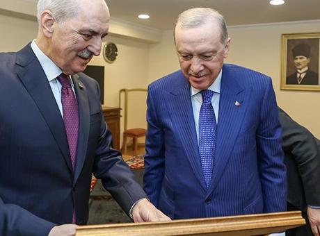 TBMM Başkanı Numan Kurtulmuş, Erdoğan'a Anı Fotoğrafını Takdim Etti