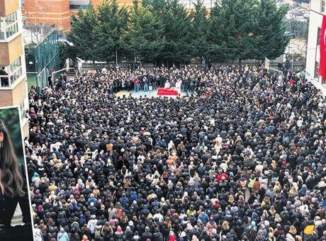 İstanbul'da Öğretmen Katliamı: 17 Yaşındaki Öğrenci Bıçakla Saldırdı, Eğitim Camiası Ayakta!