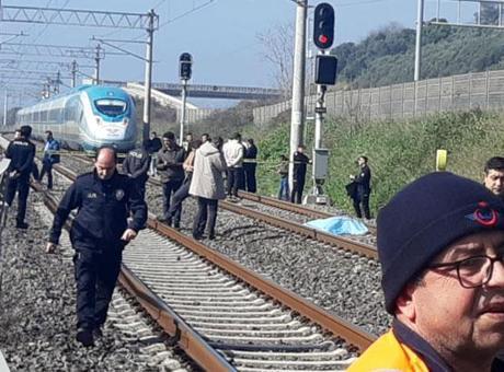 Kocaeli'de Hızlı Trenin Çarptığı Yaya Hayatını Kaybetti