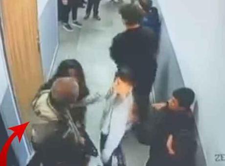 Van'da Şok Olay: Veli, Kar Topu Atan Çocuğu Okulda Darbetti