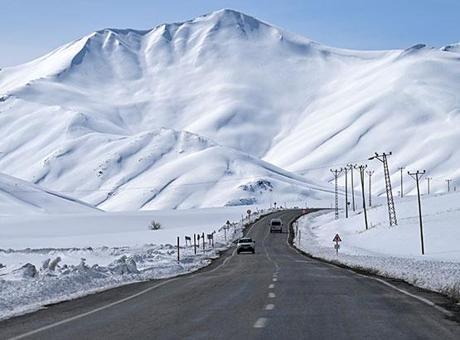Van'da Çığ Riski Yükseliyor: Bu Yıl Kar Yağışı Normallerin Üzerinde