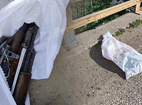 Hatay'da Kaçakçılık Operasyonu: İçinde Kalaşnikof Bulunan Çuval Yola Atıldı