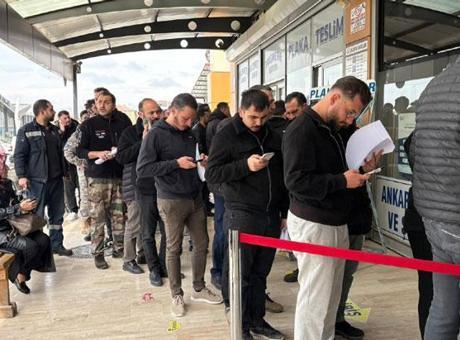 Trafik Ceza Kanunu ile 140 Bin TL'lik Plaka Kuyruğu: Sürücüler Çözüm Arayışında