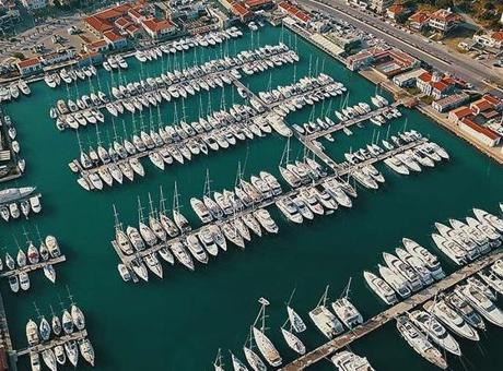 Çeşme Limanı'nda Tarihi Eser Kaçakçılığı Operasyonu: 7.550 Parça Ele Geçirildi