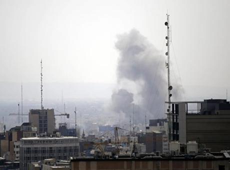 İran Kızılayı: ABD ve İsrail'in Saldırıları 6 Bin 668 Sivil Hedefi Vurdu