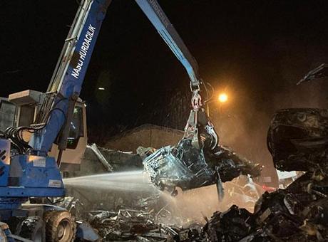 Ankara'da Hurdalar Alev Alev Yandı: 100 Araç Ziyan Oldu