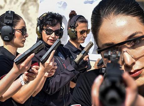 Kadın Eğitmenlerden 25 Bin Polise Silah Eğitimi: Güvenlik Öncelikimiz