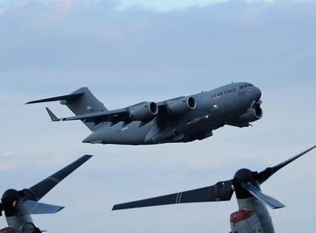 Güney Kore'de Askeri Hareketlilik: Dev Nakliye Uçakları Osan Hava Üssü'nden Havalandı