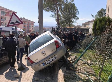 Bursa'da araç dehşeti: 11 yaşındaki çocuk yaşamını yitirdi, dedesi ve kardeşi ağır yaralı