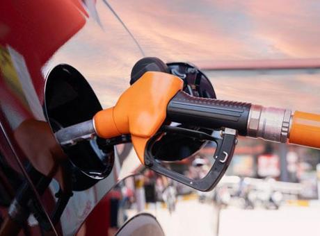 Petrol Piyasalarında Şok Dalgalanma: Araç Sahiplerini Etkileyen Kritik Artış