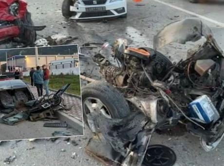 İzmir'de Zincirleme Kaza: 3 Kişi Yaralandı, Araçlar Faciaya Neden Oldu