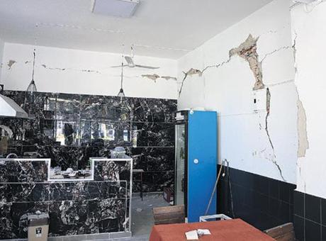 Denizli'de 5.1 Büyüklüğünde Deprem: Eski Yapılar Zarar Gördü