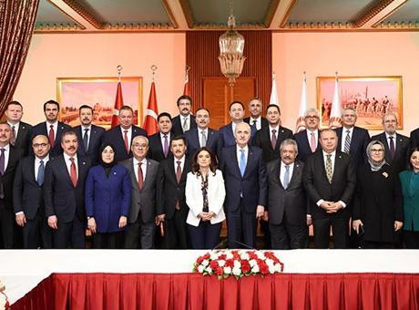 Kurtulmuş, İftarda Kardeşlik ve Demokrasi Komisyonu Üyeleriyle Buluştu