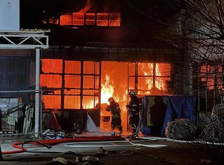 Kayseri'de Mobilya Atölyesinde Meydana Gelen Yangın Kontrol Altına Alındı