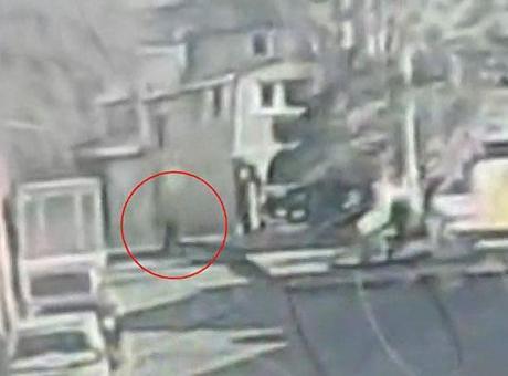 Bülbül Mahallesi'nde Sıcak Anlar: Önce Darbedi, Sonra Silahla Vurdu