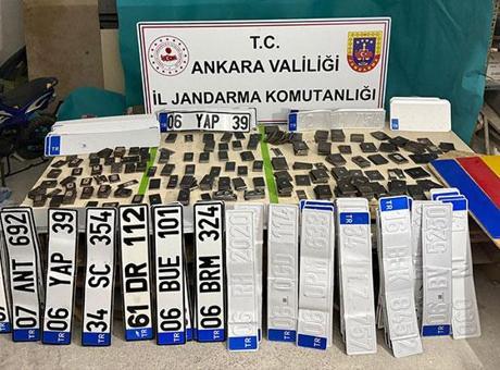 Ankara'da Jandarmadan Sahte Plaka Operasyonu: 900 Plaka ve 2 Gözaltı
