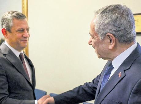 CHP Lideri Özel, Bülent Arınç'ı TBMM'de Ziyaret Etti