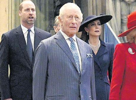 Kraliyet Ailesine Dudak Okuma Uyarısı: Kral Charles ve Prenses Anne'in Gizli Konuşmaları