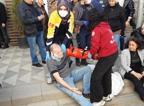 Kırmızı Işığın Kurbanı: Otomobil Yayaların Arasına Girdi