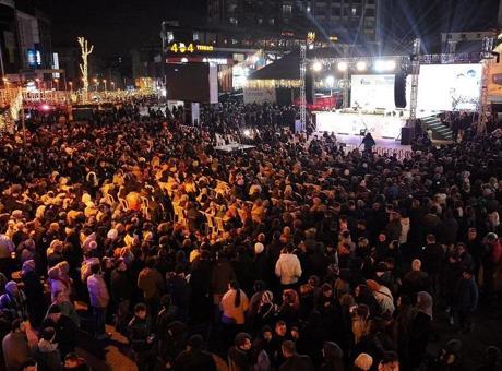 Esenler'de Binlerce Kişi '10 Bin Hatim, 100 Bin Dua' Etkinliğinde Buluştu