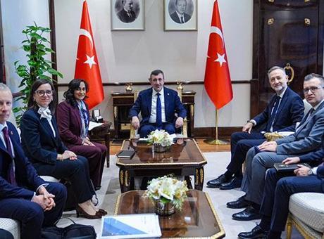 Cumhurbaşkanı Yardımcısı Yılmaz, Kanada Dışişleri Bakanı Anand ile Kritik Görüşme Gerçekleştirdi