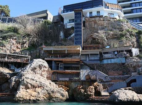 Antalya Falezlerindeki Kaçak Yapılar Havadan Görüntülendi: Acil Önlemler Alınmalı