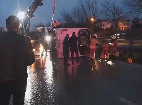 Büyükçekmece'de Servis Midibüsü Devrildi: 1 Ölü, 9 Yaralı