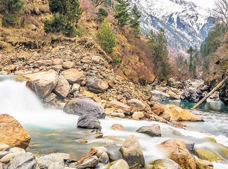 Himalaya Buzulları Hızla Erimekte: 2 Milyar İnsan Su Tehditi Altında