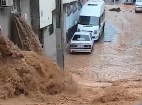 Güneydoğu'da Şiddetli Yağış Alarmı: Çok Sayıda İlde Sel Tehlikesi Başgösterdi