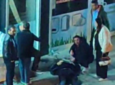 Ankara'da Belediye Otobüsünde Korkunç 'Yan Bakma' Kavgası: 1 Yaralı