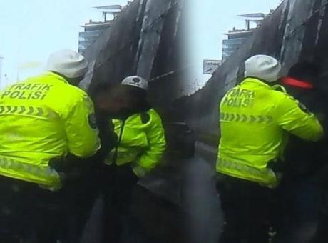 Küçükçekmece'de Trafikte Hayati Tehlike: Şekerle Boğulma Tehlikesi ve Kahraman Polis Müdahalesi