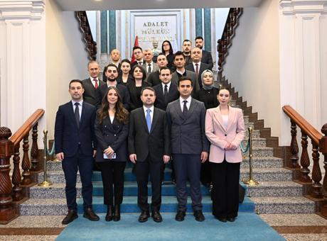 Bakan Gürlek Yargı Muhabirleriyle Bayramlaşarak İletişim Güçlendirdi