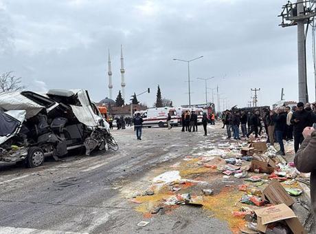Fren Arızası Kontrolsüz Sürücüyle Kazayı Getirdi: 19 Yaralı