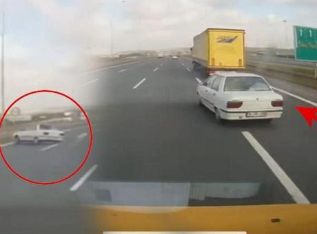 Arnavutköy’de Makas Faciası: Otomobil Bariyere Çarptı, Kaza Anı Kamerada