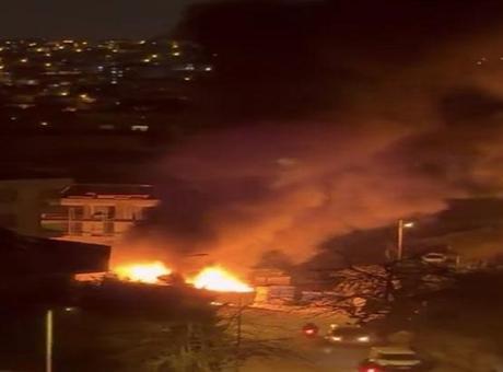 Üsküdar'da İnşaat Alanında Büyük Yangın: İşçi Konteyneri Alev Alev Yandı