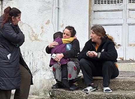 Evde Tek Başına Olan Çocuk Çakmakla Oynarken Yangın Çıkardı