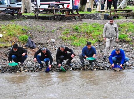 Türkiye'nin Dört Bir Yanından Altın Avcıları İzmir'de Buluştu