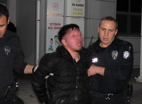 Annesinin Erkek Arkadaşını Bıçaklayan Genç, Hastanede Olay Çıkardı