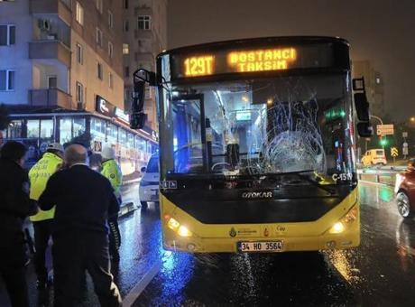 Kırmızı Işıkta Geçmenin Bedeli: İETT Otobüsü Yayayı Yaraladı