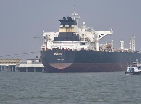 İran'dan Hürmüz Boğazı İçin Yeni Geçiş Ücreti Düzenlemesi