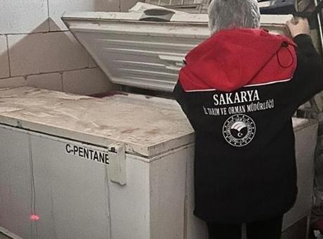 Adapazarı'nda 200 Kilo Süresi Dolmuş Tavuk Eti Ele Geçirildi