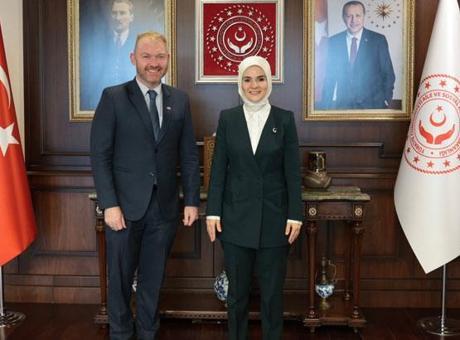 Bakan Göktaş, Yeni Zelanda Büyükelçisi Lewis ile Stratejik Toplantı Gerçekleştirdi