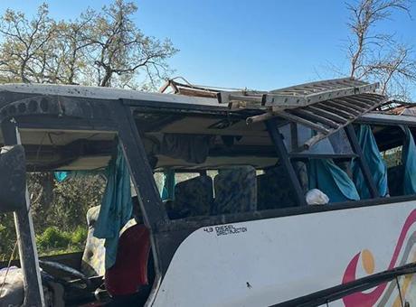 Adana'da Tarım İşçilerini Taşıyan Midibüs Devrildi, 17 Yaralı