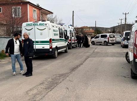 Aile İçi Tartışma Kanlı Bitti: İki Kardeş Babalalarını Katletti