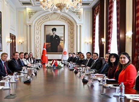 Bakan Gürlek, Hollanda Adalet Bakanı Van Weel ile İşbirliğini Görüştü