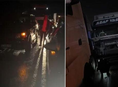 Geyve'de Zincirleme Kaza: 3 TIR Birbirine Girdi, Ulaşım Durdu