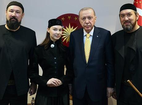 Cumhurbaşkanı Erdoğan, 'Ay Yola' Müzik Grubunu Kabul Etti