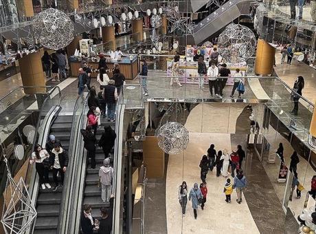 Ankara'daki Alışveriş Merkezinden Tartışmalı 18 Yaş Kuralı: Diğer Şehirlere Yayılacak mı?