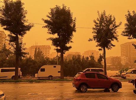 Antalya'da Görüş Mesafesi Düşüyor: Toz Taşınımı Alarmı